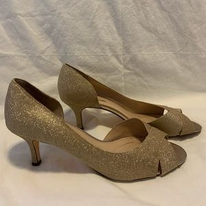 Women’s gold glitter heels